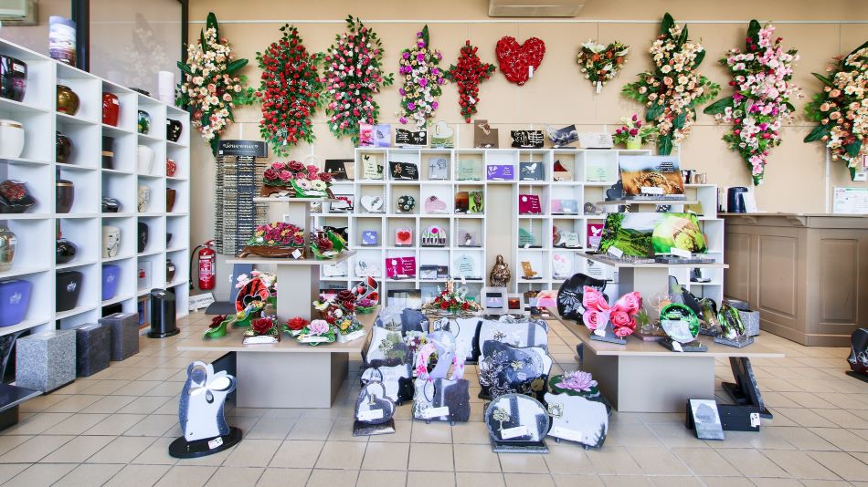 Plaques funèraires et fleurs artificielles pompes funèbres Champenoise Cormontreuil