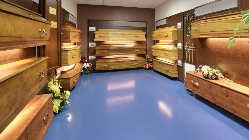 Salle exposition cercueils agence de pompes funèbres marbrerie Besset pont évêques
