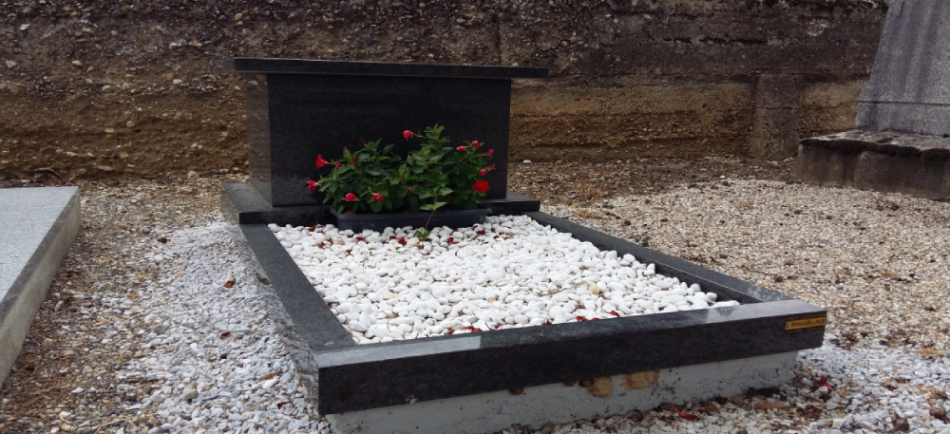 Monument funéraire complexe funéraire Sarasar pompes funèbres Girou à Gargas