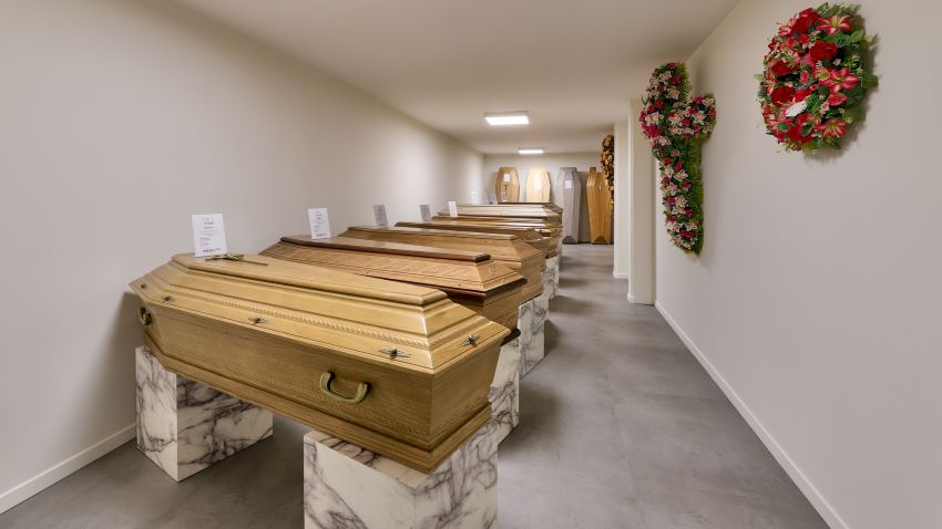 salle exposition cercueils agence de pompes funèbres Plaisant